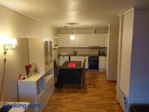 Ålesund Apartment with free parking - Image 5