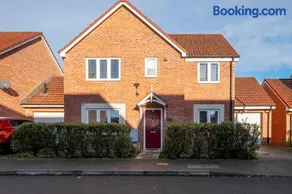 Entire 5 Bed home in Bristol United Kingdom - Image 2