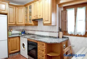 Charming House in Robledillo de Gata with Fireplace and Terrace - Image 3