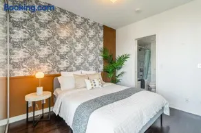 Delux City Escape Penthhouse Suite, Grand Lake View & Free Parking - Image 1