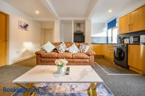 F611 - Welcoming & Attractive Stay - Image 5