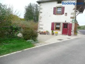Gîte Tranquille avec Cheminée, Terrasse sur la Saône et Borne EV, Animaux Bienvenus - Image 1