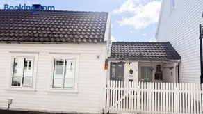 Charming and historic house - Image 2