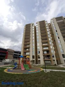 Apartamento con piscina y parqueadero a 7 min del centro - Image 2