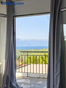 Modern Sea View Apartment - Arkitsa Rentals - Image 2