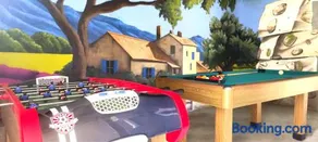 Décompression assurée - Super Calme - Jacuzzi Chauffé à remous - Jardin et Terrasse - Clim - Salle de Jeux avec Fresque Provençale - Grande Piscine Partagée au Sel - Maison spacieuse, tout équipée et joliment décorée - Proche des commodités - Image 3
