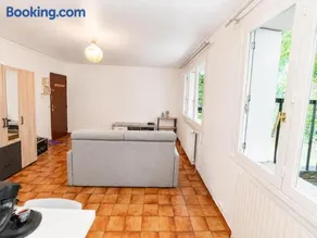 Cozy and modern stay in the heart of Pontoise - Image 1