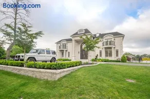 Luxury 4BR Magical Oasis Villa Mansion with Indoor Basketball Court and Pool - Image 2