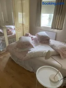 Dolly's Homestay - Image 1