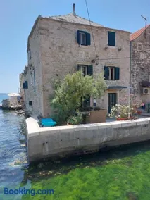 Water Castle House - Image 4