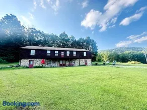 The Enchanted Valley Farm 70 Acre 25 People Stay - Image 1