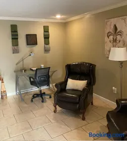 3 bedroom Cozy vacation rental near airport - Image 2