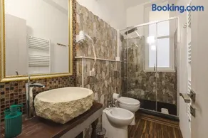 Trieste Centro Rooms-camere eleganti in pieno centro - Image 4