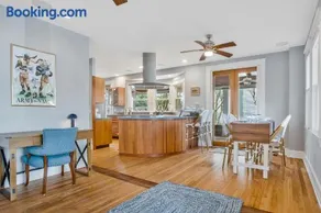 Spacious 5 BR house - 5 Min Walk to N-MC Stadium - Image 3