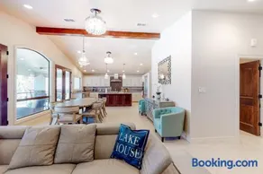 Lakefront home with hot tub, dock, kayaks, central AC, & great lake views - Image 4