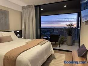 Luxury Tower Top Floor Apartment - Image 1