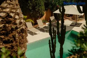 Villa in Elviria, a retreat among palm trees, with private heated pool and barbecue, Marbella - Image 3