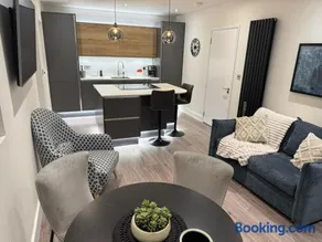 Field Apartment - Image 4