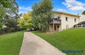 Timboon Central Boutique Apartment on the Rail Trail - Image 4