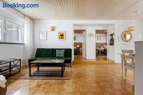 Großzügige Wohnung, 1 Min zum Hafen - Image 1