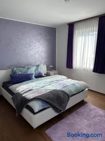Bright & Cozy Apartment - Image 2