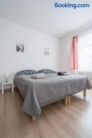 revLIVING Apartment Octavus Hohenwarth 3 Schlafzimmer - Image 1