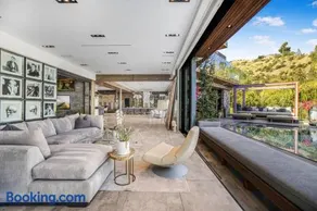 Bali Inspired Villa in Sunset Plaza - Image 4