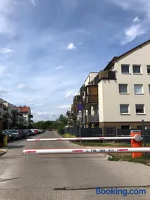 Urocze mieszkanie z ogródkiem i bezpłatny parking - Image 1