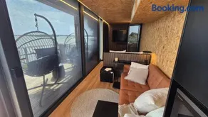 Lake Wellington Luxury Retreat - Image 2