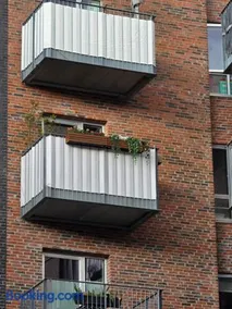 Modern apartment with unique sea view beside metro - Image 2