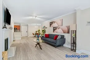 M1 - Private and serene 1bdr 1ba ensuite shared room - Image 3