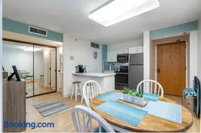 Spacious Downtown Executive Retreat - Free Parking - Image 3