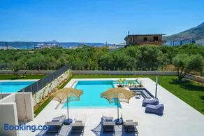 Aurea Estate Luxury Villas - Padel court - Image 3