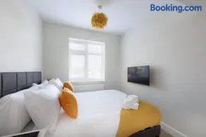 Perfect 3 Bedroom Accommodation for Contractors! - Image 2