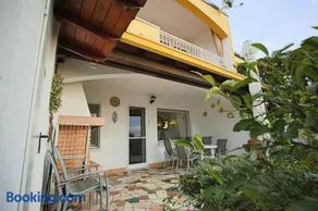 Formica Townhouse - Image 4