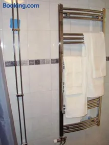 Modern 2 room apartment in the city centre - Image 1
