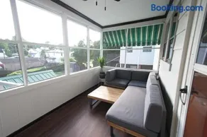 The Navel Nalle - Downtown Bungalow, Patio, Parking - Image 2