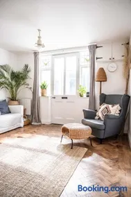Flat 1 Teneriffe - Image 1