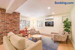 Riverside on Hopkins, waterfront with dock, 4 Bed, - Image 2