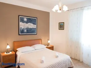 Villa with with 5 apartments in Peracko Blato - Image 2