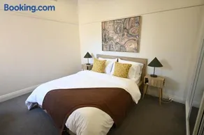 Townhouse in Glen Iris - Image 1