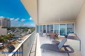 Stylish Beachfront Hideaway with Hot Tub and Pools - Image 2