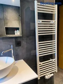 Chez Sabine et Eric Maison pour 6 personnes avec piscine chauffée et jacuzzi privé - Image 2