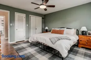 Spacious Overland Park Home Walk to Dining 20 Min to Stadium - Image 3