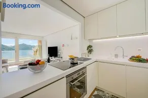 Honeymoon with Panoramic Lake-View - Happy Rentals - Image 4