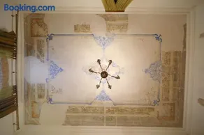Petrizio Palace - Image 2