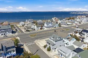 3 Bedroom 2 bath Beach House condo- 10 houses from the beach walk to the beach, where every fisherman's paradise begins - Image 1