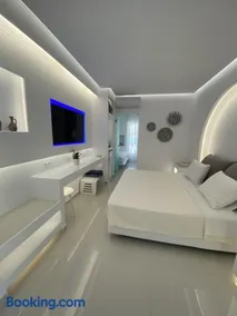 SeaRock Rooms and Suites - Image 2