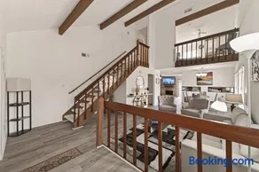 Modern & Elegant 3BR Home Steps from NRG Stadium & Texas Medical Center - Image 1