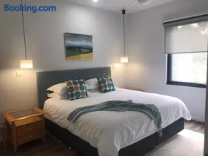 Gillys Guesthouse - Image 1